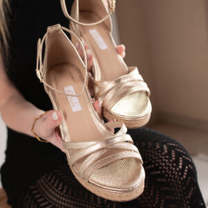 SANDALIA DORADA DE BASE